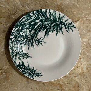 Royal Norfolk White Plate with Green Leaf Design